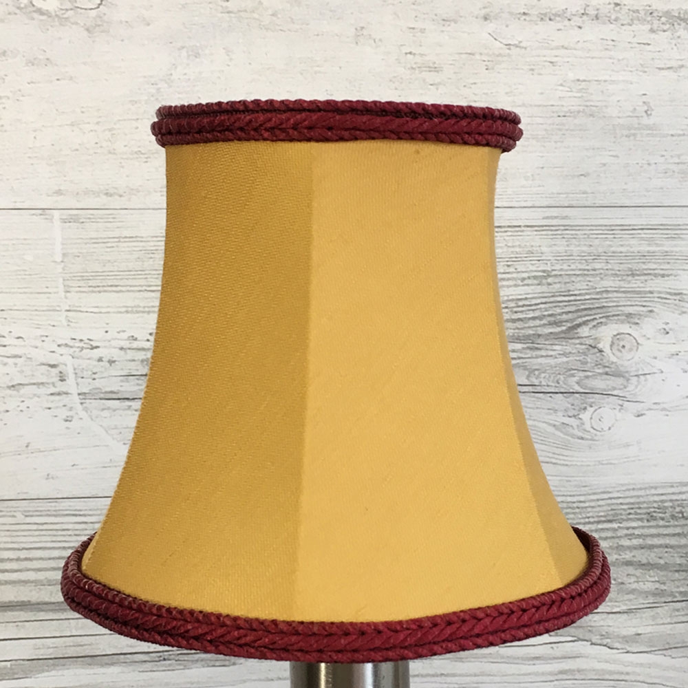 Bowed Empire Candle Gold & Ruby